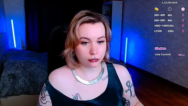 Snapshot of Blueberry-baby chatting on 02-07-25, 10:41 Blueberry-baby online show from 02-07-25, 10:41