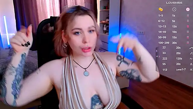 Snapshot of Blueberry-baby chatting on 02-14-25, 10:49 Blueberry-baby online show from 02-14-25, 10:49