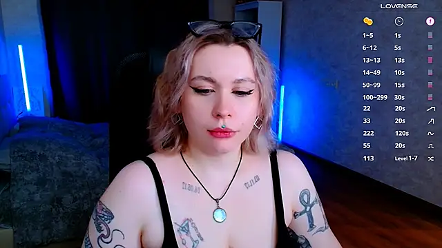 Snapshot of Blueberry-baby chatting on 02-24-25, 08:03 Blueberry-baby online show from 02-24-25, 08:03