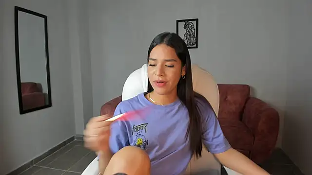 Snapshot of Alice23jones chatting on 02-06-25, 08:02 Alice23jones online show from 02-06-25, 08:02