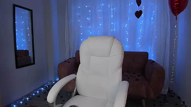 Snapshot of Alice23jones chatting on 02-15-25, 02:04 Alice23jones online show from 02-15-25, 02:04