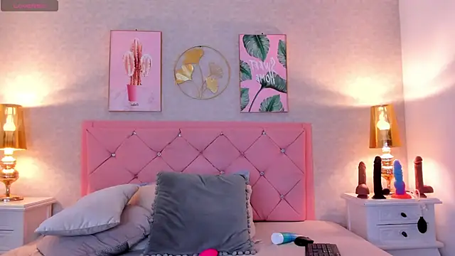 Ginger Violetta  online show from 02-06-25, 07:40