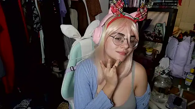 Snapshot of mochi_rainbow chatting on 12-22-24, 11:52 mochi rainbow online show from 12-22-24, 11:52