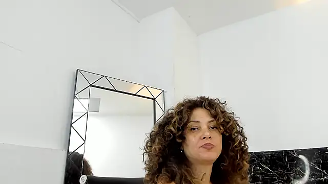 Snapshot of Juliabadlee chatting on 12-02-24, 02:42 Juliabadlee online show from 12-02-24, 02:42