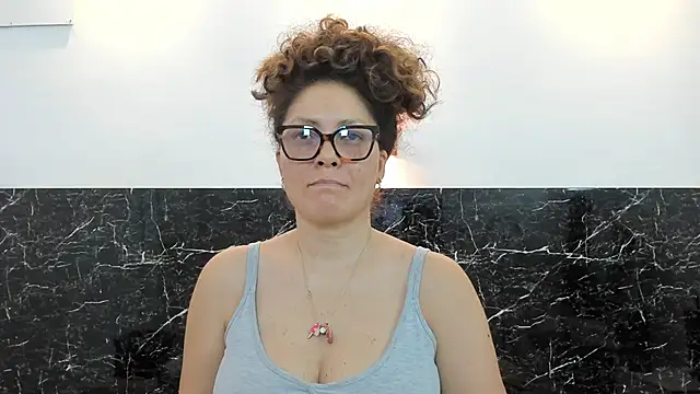 Snapshot of Juliabadlee chatting on 02-23-25, 12:19 Juliabadlee online show from 02-23-25, 12:19