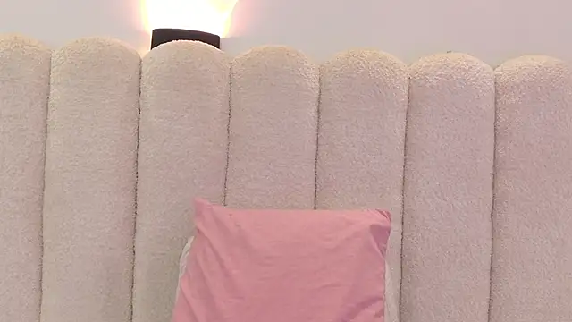 Snapshot of Juliabadlee chatting on 09-10-25, 06:19 Juliabadlee online show from 09-10-25, 06:19