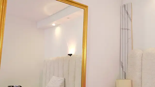 Snapshot of Juliabadlee chatting on 11-03-25, 07:15 Juliabadlee online show from 11-03-25, 07:15