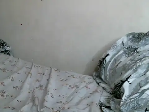 petite 12 online show from 09-19-25, 10:05