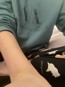 Snapshot of Romsticks chatting on 12-15-25, 09:24 Romsticks online show from 12-15-25, 09:24