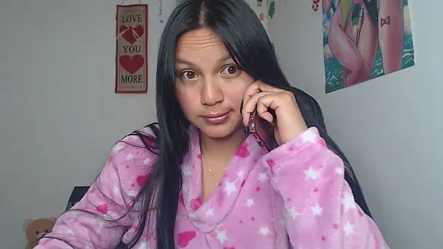 Snapshot of Zafiroweb09 chatting on 12-31-24, 12:25 Zafiroweb09 online show from 12-31-24, 12:25