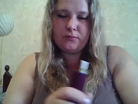 Snapshot of ParisMimi chatting on 05-26-26, 07:15 ParisMimi online show from 05-26-26, 07:15