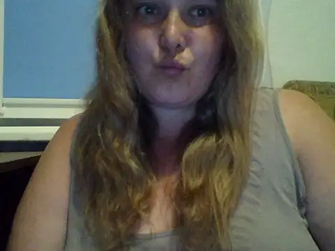 Snapshot of ParisMimi chatting on 06-25-26, 11:31 ParisMimi online show from 06-25-26, 11:31