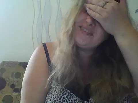 Snapshot of ParisMimi chatting on 07-21-26, 05:54 ParisMimi online show from 07-21-26, 05:54