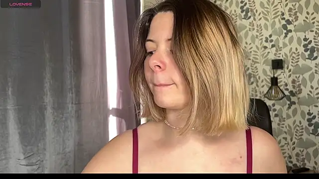 Snapshot of Nina_blain chatting on 03-20-25, 07:58 Nina blain online show from 03-20-25, 07:58