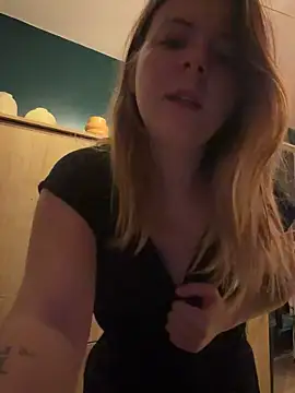 Snapshot of Nina_blain chatting on 02-14-26, 05:48 Nina blain online show from 02-14-26, 05:48