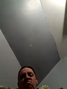 Snapshot of Bigloggz chatting on 02-08-26, 09:34 Bigloggz online show from 02-08-26, 09:34