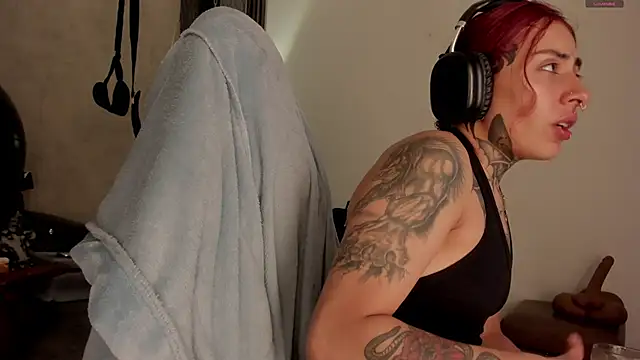 selene red  online show from 10-31-25, 01:56