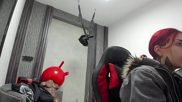 selene red  online show from 02-17-26, 12:40