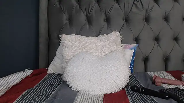 Snapshot of LOYAL_SASHA chatting on 12-22-25, 11:02 LOYAL SASHA online show from 12-22-25, 11:02