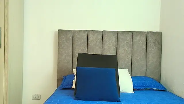 karina lewis  online show from 10-13-25, 04:45