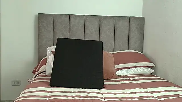 karina lewis  online show from 04-28-26, 05:01