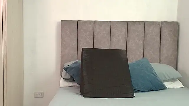 karina lewis  online show from 07-04-26, 06:19