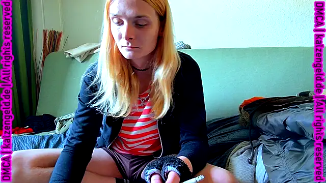 Snapshot of emma_neko chatting on 03-08-25, 12:20 emma neko online show from 03-08-25, 12:20