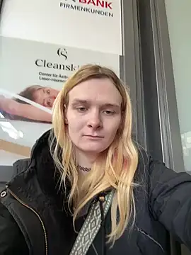 Snapshot of emma_neko chatting on 03-17-25, 11:00 emma neko online show from 03-17-25, 11:00