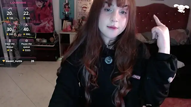 Snapshot of Avril2001 chatting on 05-03-26, 05:13 Avril2001 online show from 05-03-26, 05:13