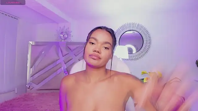 Snapshot of madisson_davon chatting on 12-17-24, 04:32 madisson davon online show from 12-17-24, 04:32