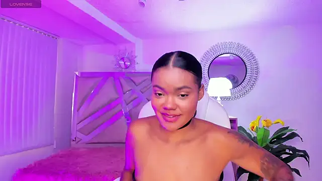 Snapshot of madisson_davon chatting on 12-20-24, 04:57 madisson davon online show from 12-20-24, 04:57