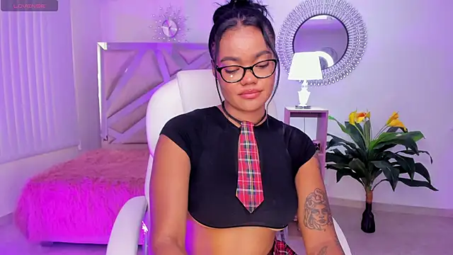 Snapshot of madisson_davon chatting on 12-22-24, 04:59 madisson davon online show from 12-22-24, 04:59