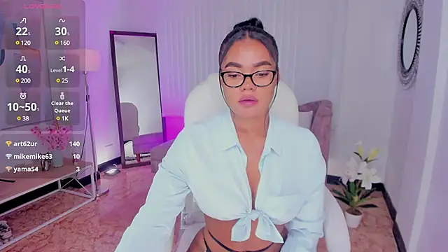 Snapshot of madisson_davon chatting on 03-06-25, 05:00 madisson davon online show from 03-06-25, 05:00