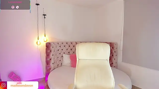 Snapshot of madisson_davon chatting on 10-07-25, 08:06 madisson davon online show from 10-07-25, 08:06
