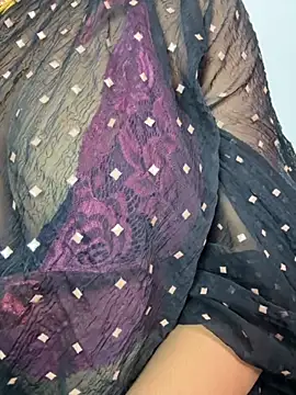 VR here 4U online show from 11-08-25, 01:11