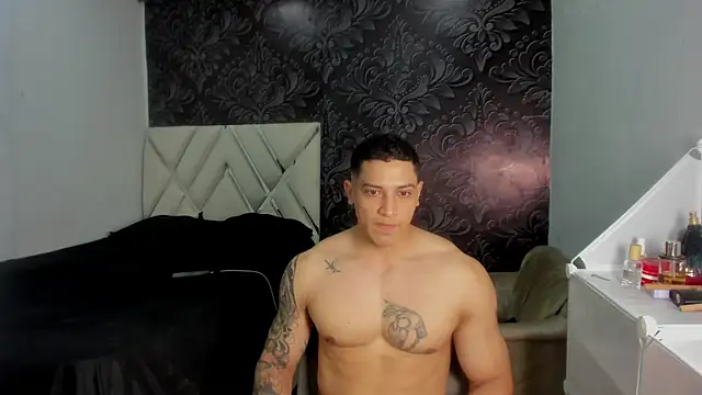 Snapshot of tom_fox15 chatting on 05-14-26, 04:19 tom fox15 online show from 05-14-26, 04:19