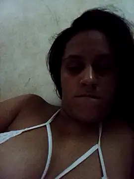 Snapshot of Andreita_95 chatting on 03-09-25, 02:32 Andreita 95 online show from 03-09-25, 02:32