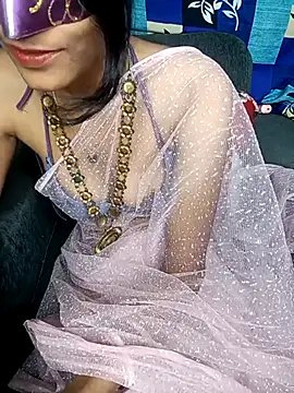 Snapshot of REVA_DARLING chatting on 03-06-25, 02:40 REVA DARLING online show from 03-06-25, 02:40