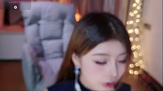 Snapshot of Momoever123456 chatting on 10-13-25, 02:28 Momoever123456 online show from 10-13-25, 02:28