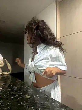 Marie Rose online show from 12-18-25, 06:08