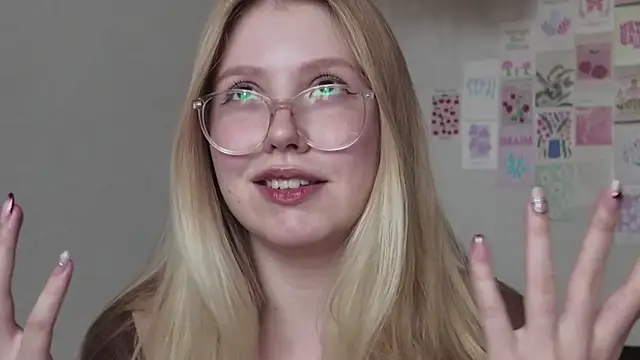 Snapshot of HoneyAudrey chatting on 10-24-25, 03:25 HoneyAudrey online show from 10-24-25, 03:25