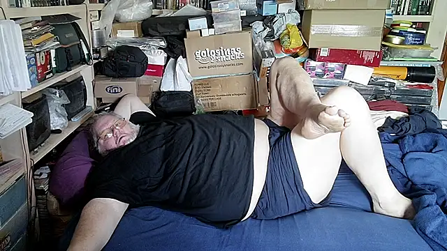 hadeszeuss2 online show from 04-26-26, 01:53