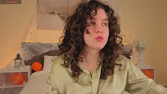 Ariella Sol online show from 11-06-25, 01:06