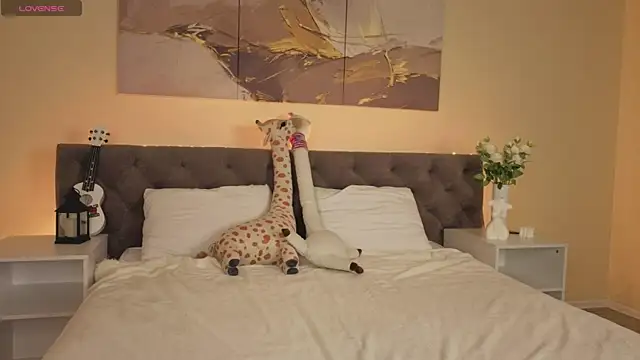 Ariella Sol online show from 11-09-25, 01:15