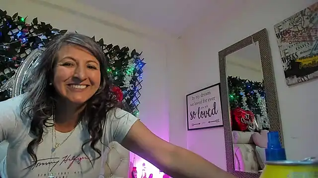 Snapshot of any_mour chatting on 02-19-25, 09:14 any mour online show from 02-19-25, 09:14