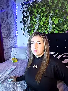 Snapshot of any_mour chatting on 11-23-25, 06:41 any mour online show from 11-23-25, 06:41