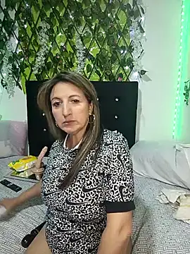 Snapshot of any_mour chatting on 11-26-25, 09:27 any mour online show from 11-26-25, 09:27