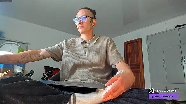 Snapshot of MrShaggy chatting on 05-18-26, 05:24 MrShaggy online show from 05-18-26, 05:24