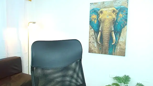 Snapshot of maiki18_ chatting on 10-23-25, 09:02 maiki18 online show from 10-23-25, 09:02