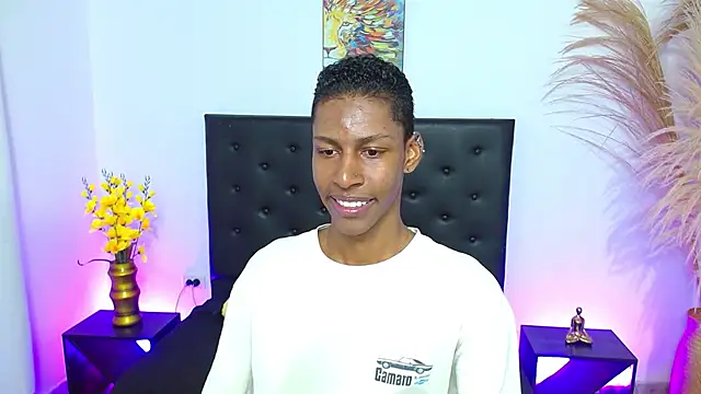 Snapshot of maiki18_ chatting on 10-25-25, 02:02 maiki18 online show from 10-25-25, 02:02